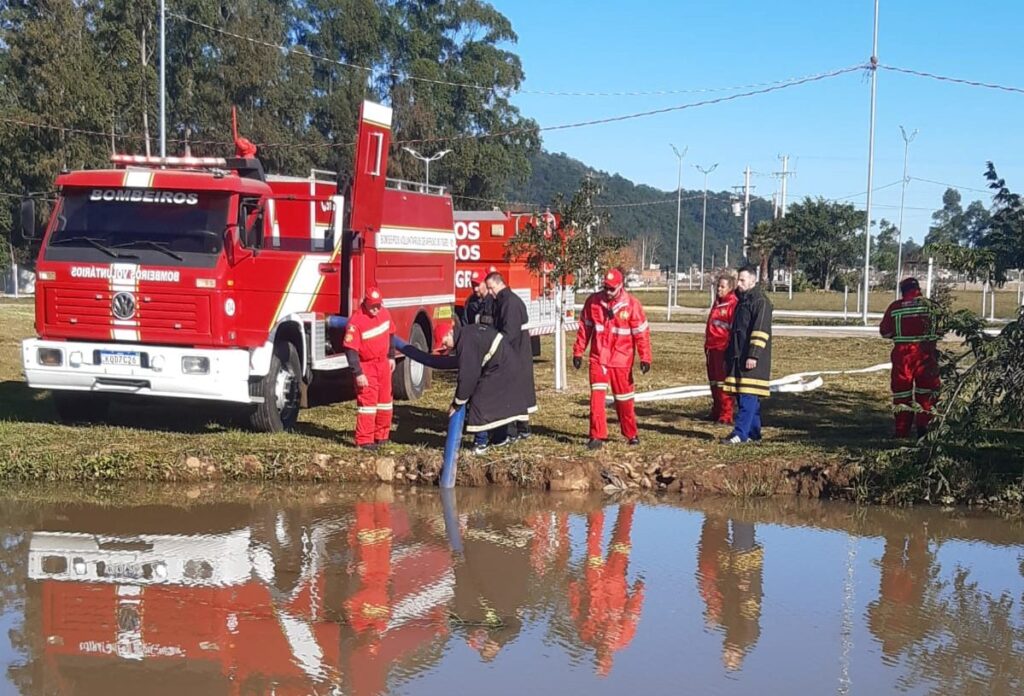 Novos integrantes dos Bombeiros Voluntários de Arroio do Tigre passam